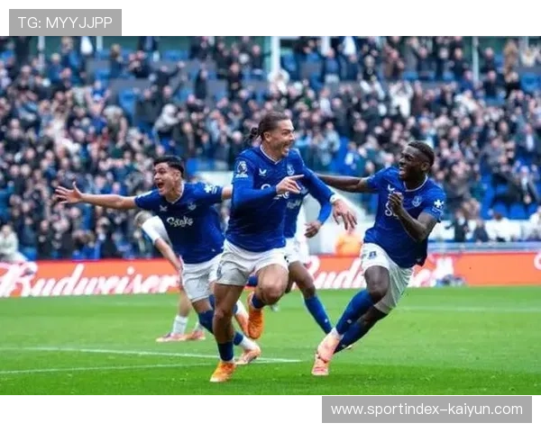 埃弗顿格拉利什因伤缺阵，球队中场调度受考验